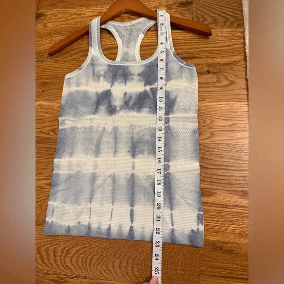 Lululemon Tie Dye Swiftly Tank Top blue and white size 4 - Picture 6 of 9